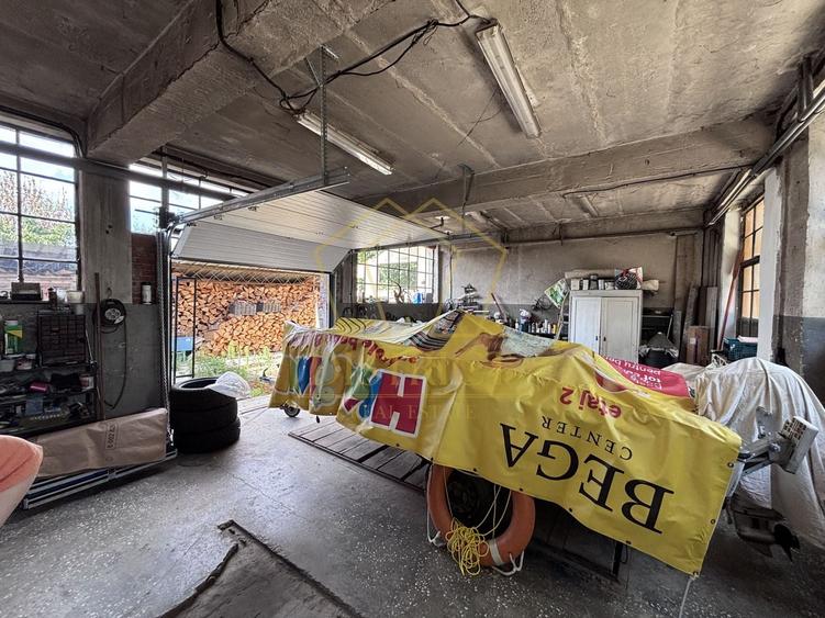 Casă individuală cu 7 camere cu Canalizare în Central