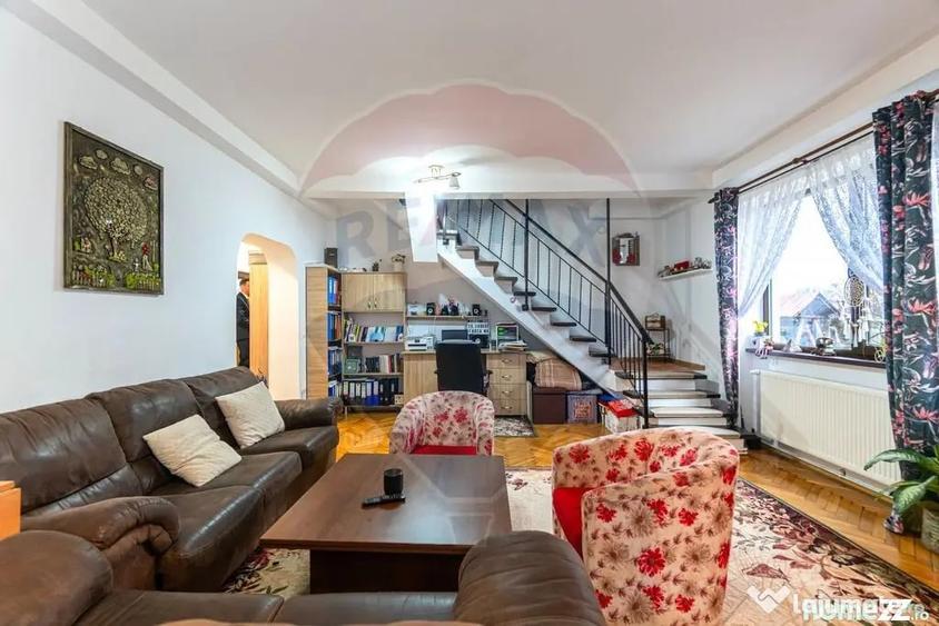 Casă cu 3 camere cu Teren 7150 Mp în Ozun