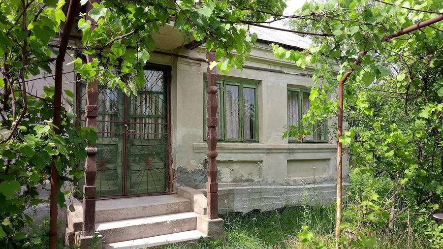Casă cu 2 camere cu Teren 10000 Mp în Fârtățești