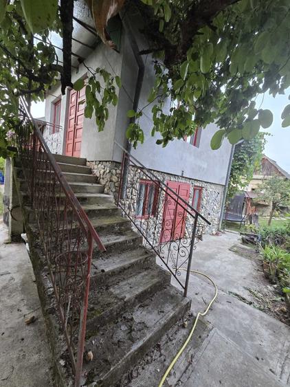Casă cu 3 camere în Cireșoaia