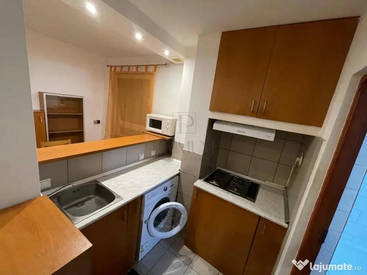 Garsonieră decomandată în Central