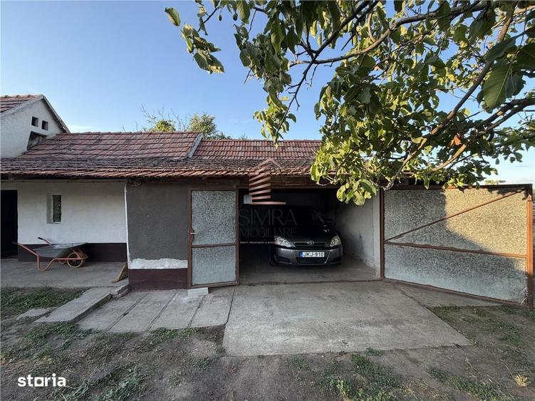 Casă cu 3 camere decomandat în Cheresig