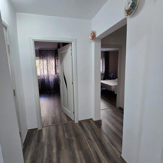 Apartament cu 3 camere decomandat, mobilat în Zimbru