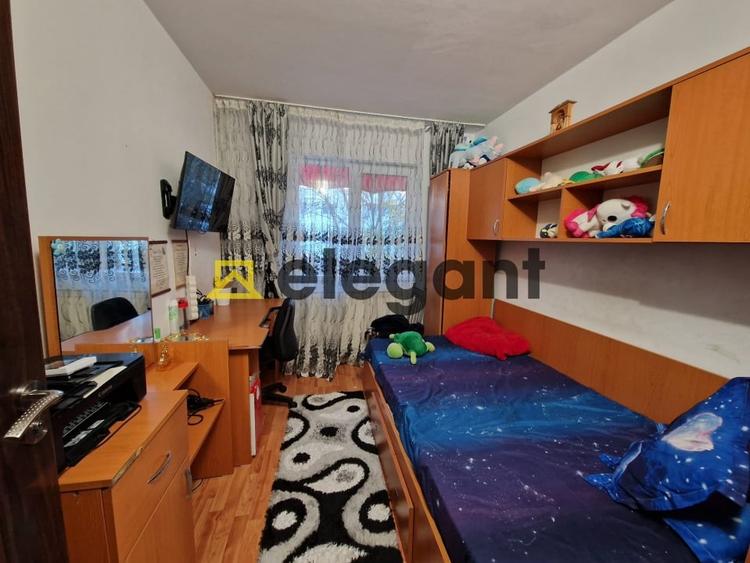 Apartament cu 4 camere semidecomandat, mobilat în Craiovița Nouă