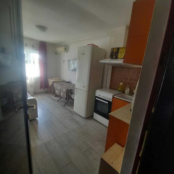 Apartament cu 2 camere semidecomandat în Micro 11