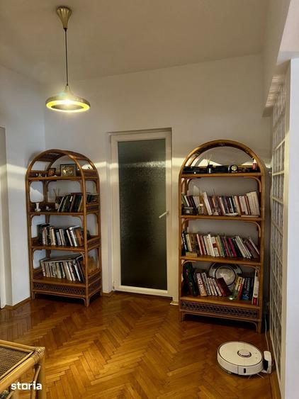 Apartament cu 4 camere decomandat în Pajura