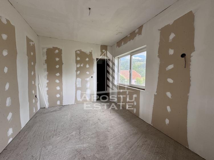 Casă individuală cu 10 camere cu Canalizare în Fărcădin