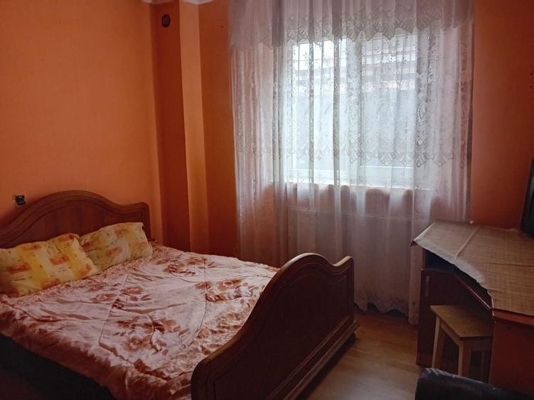 Casă cu 3 camere în 1 Decembrie