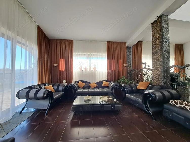 Casă cu 8 camere cu Teren 2500 Mp în Samurcași