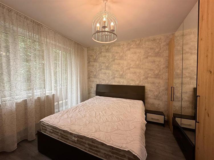 Apartament cu 3 camere semidecomandat în Podu Roș