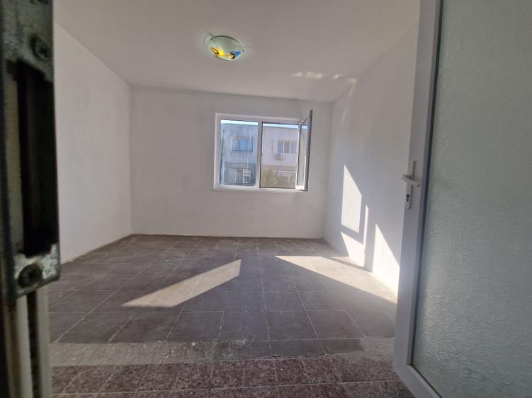 Garsonieră decomandată în Sud