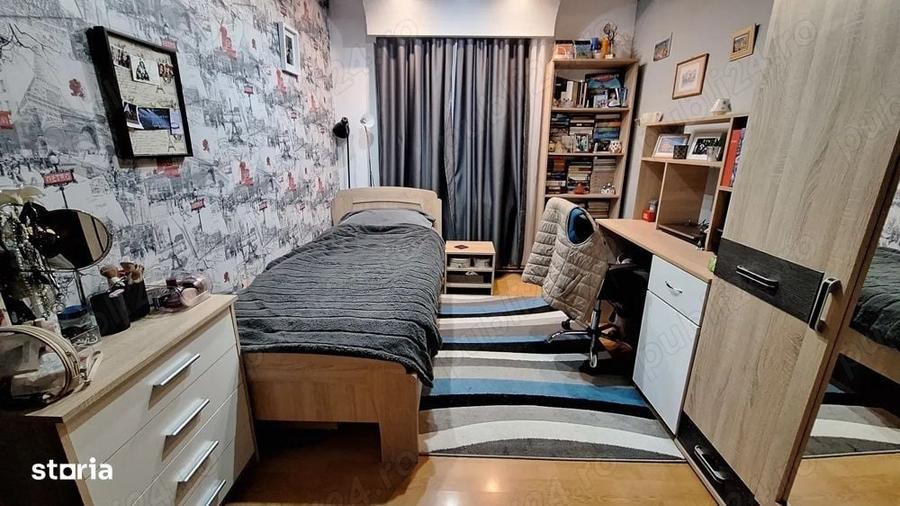 Apartament cu 3 camere semidecomandat în Botizului