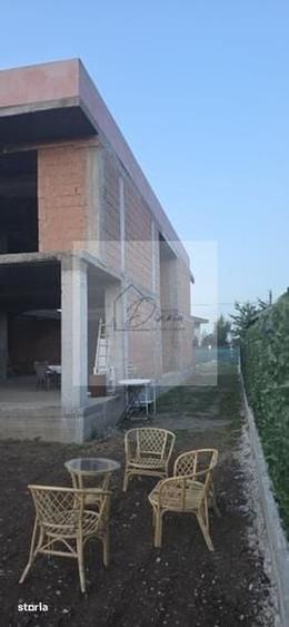 Casă cu 6 camere cu Teren 1585 Mp în Târgșoru Vechi