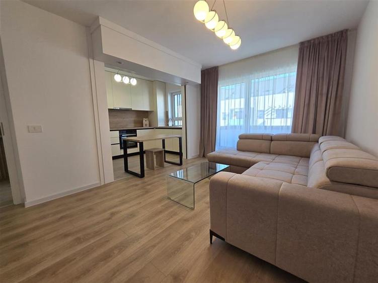 Apartament cu 2 camere decomandat, mobilat în Tractorul