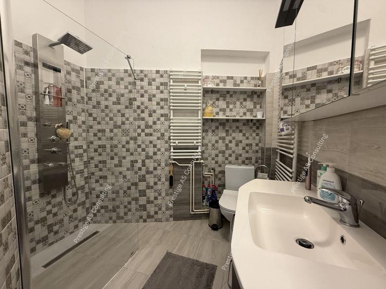 Apartament cu 2 camere în P-ța Maria