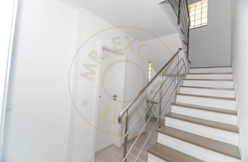 Duplex cu 4 camere cu Canalizare în Trivale