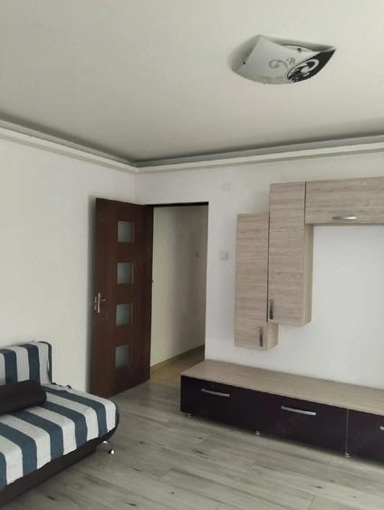 Apartament cu 3 camere semidecomandat în Republicii