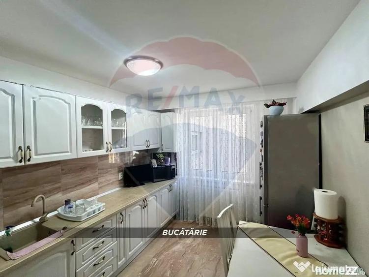 Apartament cu 4 camere decomandat în Traian