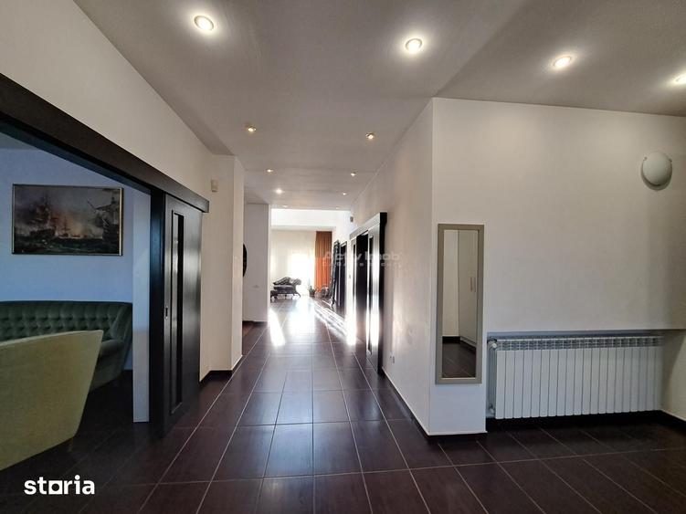 Casă cu 8 camere cu Teren 2500 Mp în Crevedia
