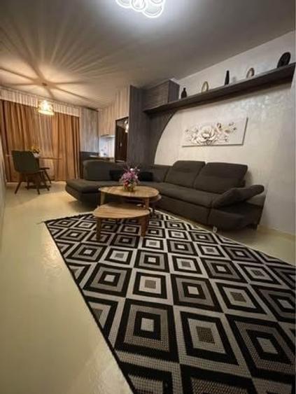 Apartament cu 2 camere semidecomandat, mobilat în Central