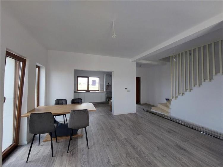 Duplex cu 4 camere cu Canalizare în Vladimirescu