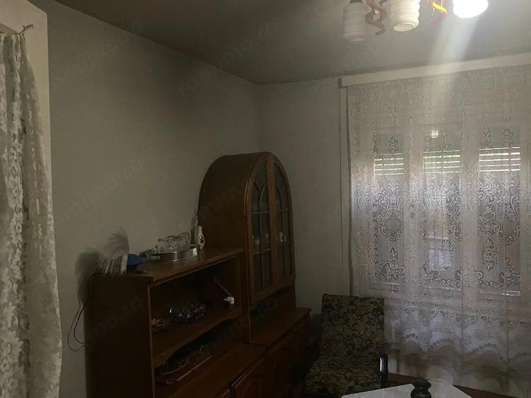 Casă cu 4 camere cu Teren 150 Mp în Cenei