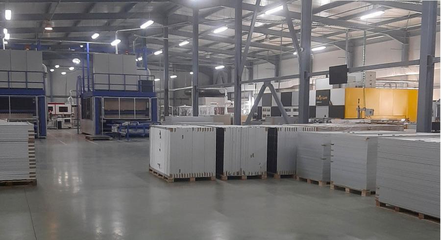 Spațiu industrial, de 3,000 mp, în Central