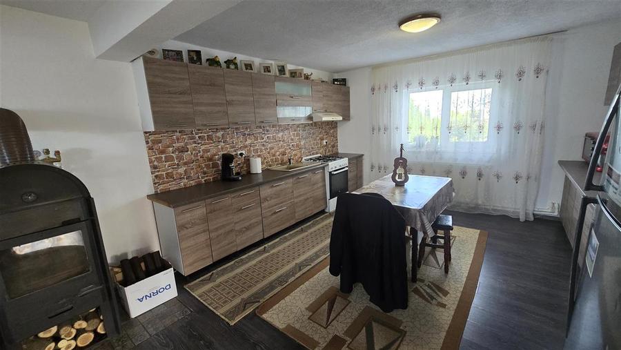 Casă individuală cu 5 camere cu Teren 2500 Mp în Luncușoara
