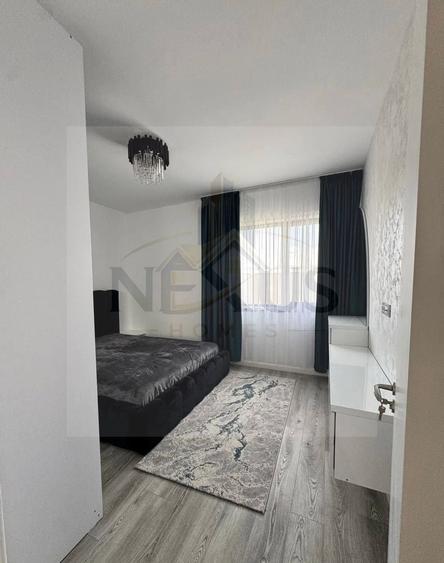 Apartament cu 3 camere semidecomandat, mobilat în Sud