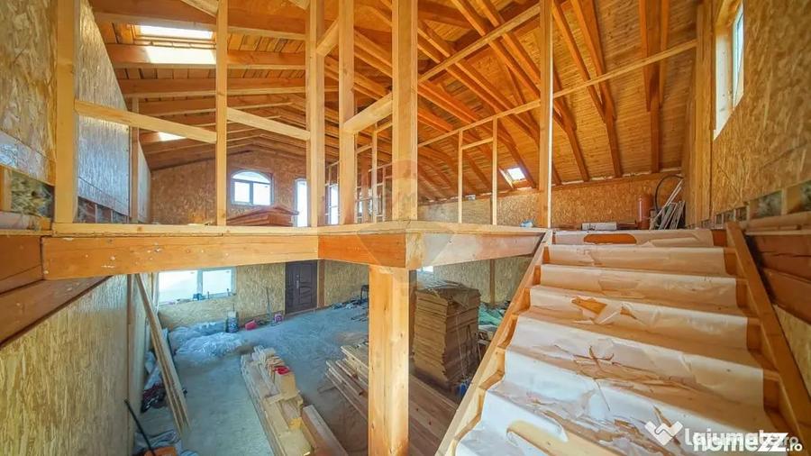 Casă cu 5 camere cu Teren 700 Mp în Sânpetru