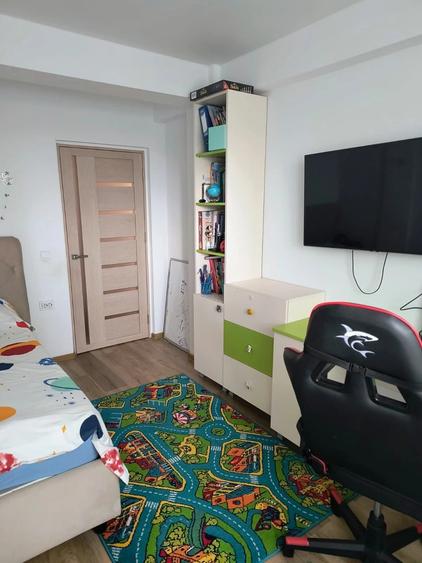 Apartament cu 3 camere semidecomandat în Central