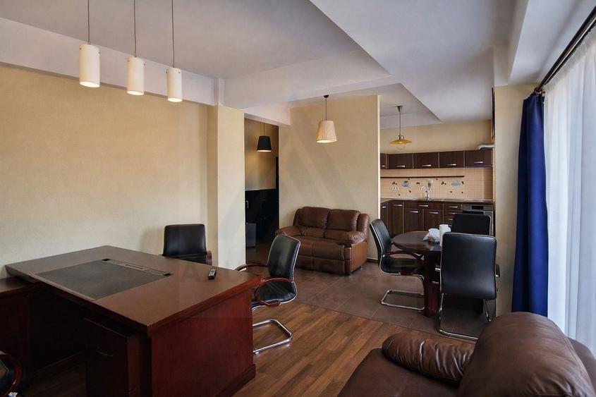 Apartament cu 3 camere decomandat, mobilat în Calea Dumbrăvii