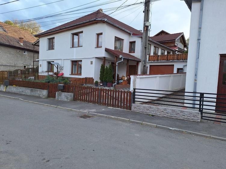 Casă cu 3 camere în Central