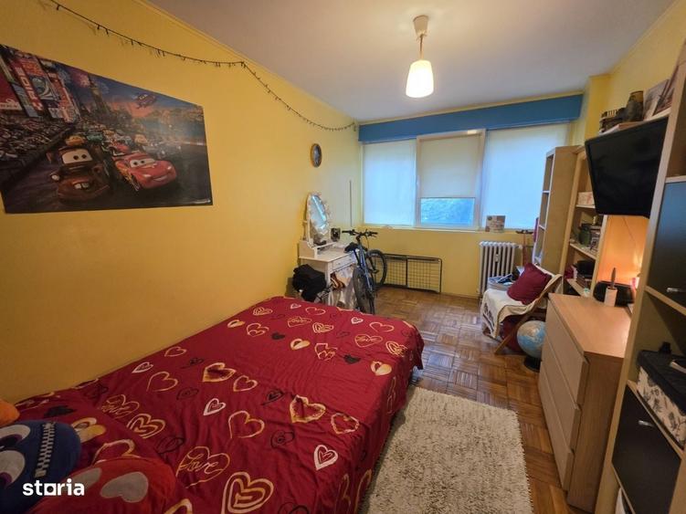 Apartament cu 3 camere semidecomandat în Basarabia