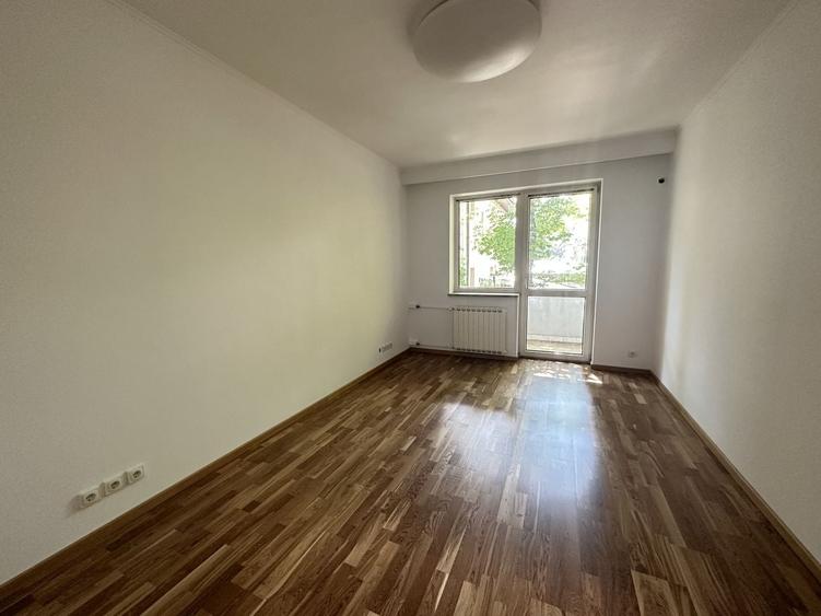 Apartament cu 7 camere decomandat în Aviatorilor