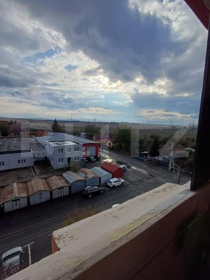 Apartament cu 3 camere semidecomandat, mobilat în Central