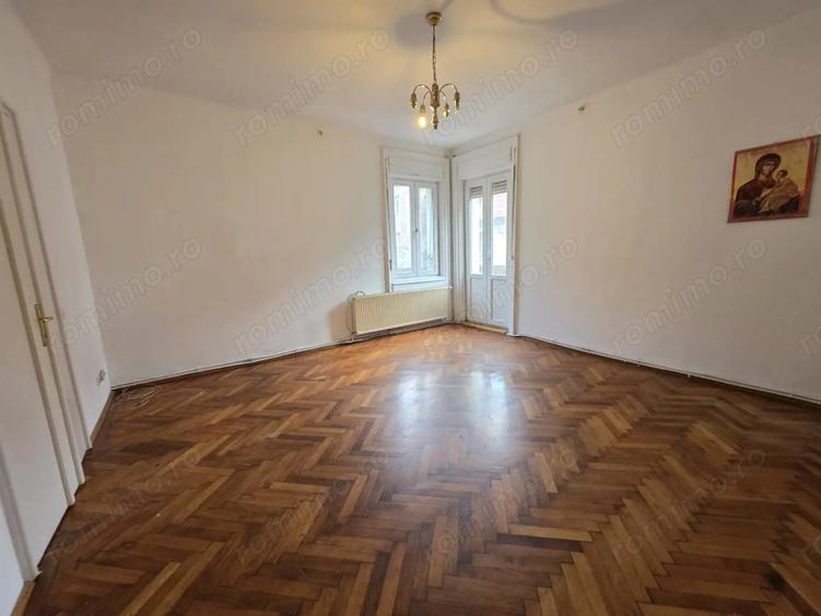 Casă cu 5 camere cu Teren 549 Mp în Ultracentral