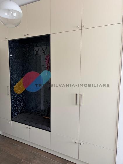 Apartament cu 3 camere semidecomandat, mobilat în Chinteni