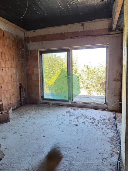 Casă cu 5 camere cu Canalizare în Est
