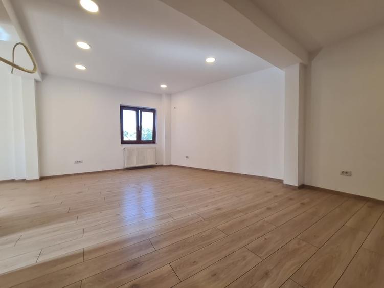 Casă individuală cu 18 camere cu Canalizare în Calea Călărașilor