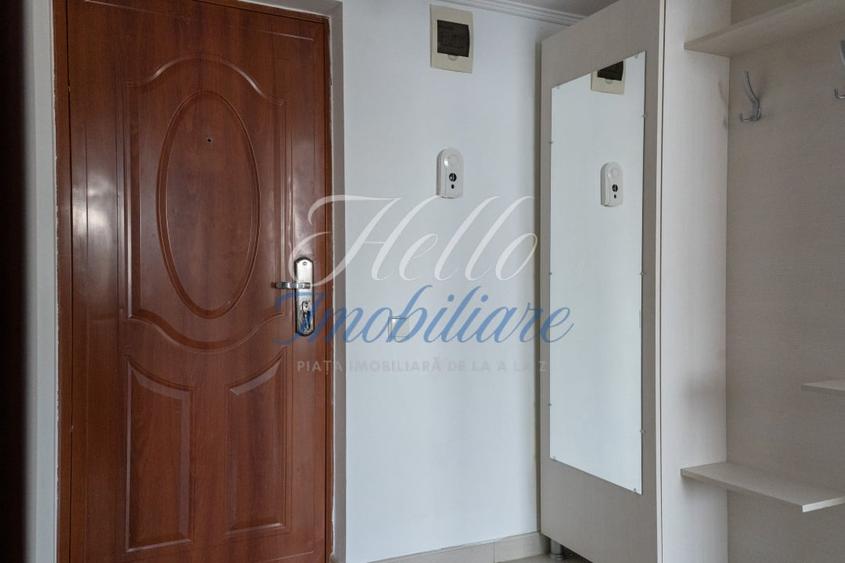 Apartament cu 3 camere semidecomandat, mobilat în Iris