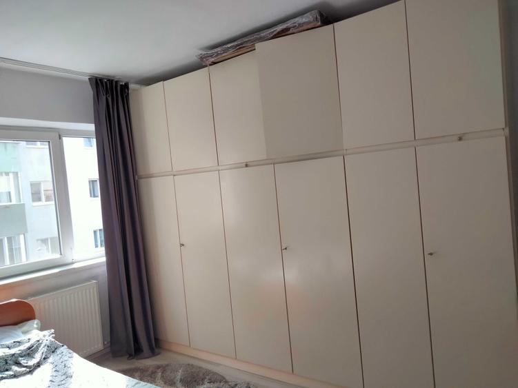 Apartament cu 3 camere semidecomandat în Central