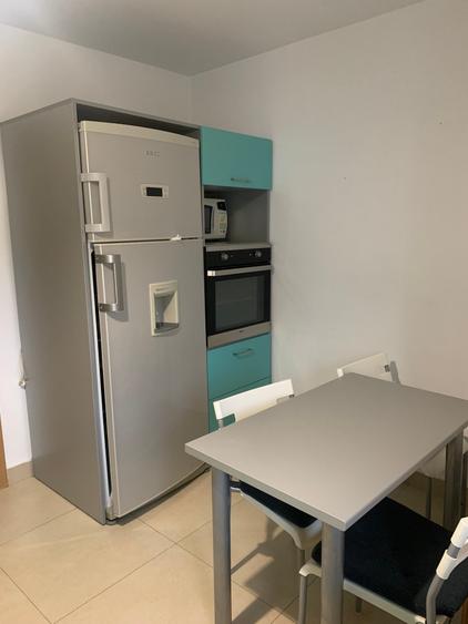 Apartament cu 4 camere decomandat în Tei