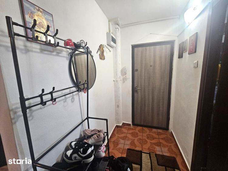 Apartament cu 3 camere decomandat în Aviației