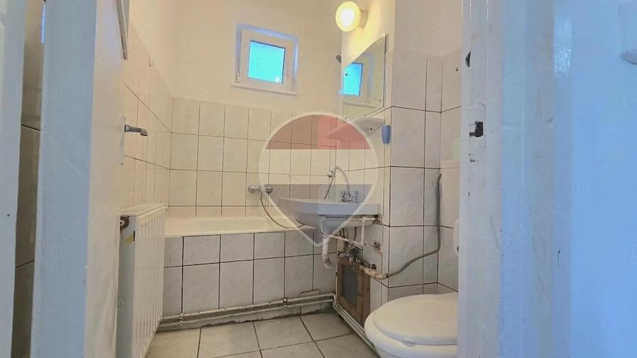 Apartament cu 3 camere semidecomandat în Nord