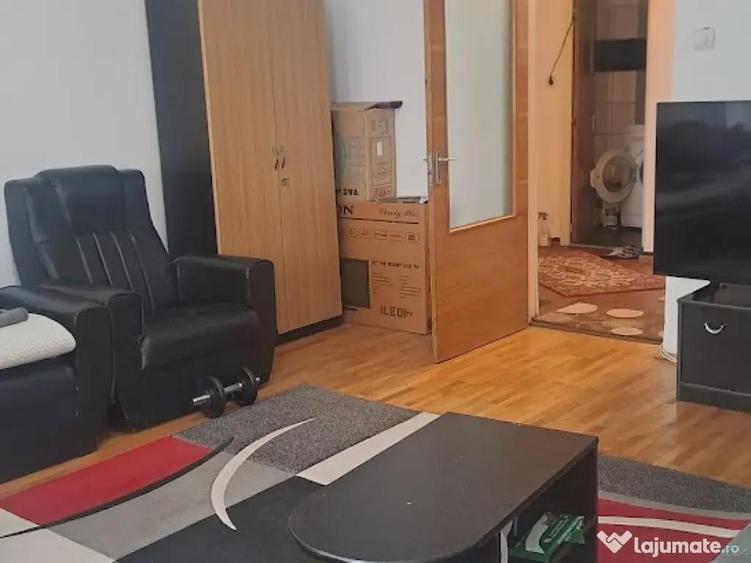 Apartament cu 3 camere decomandat în Frații Golești
