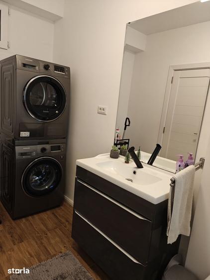Casă cu 4 camere cu Teren 250 Mp în 1 Decembrie
