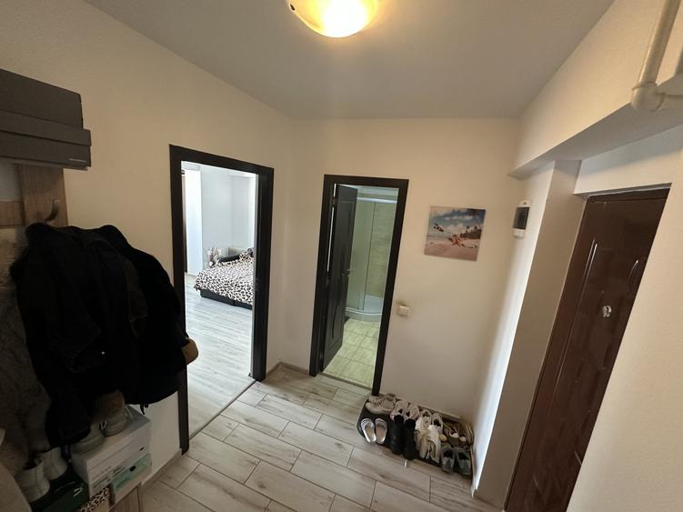 Apartament cu 3 camere decomandat, mobilat în Berceni