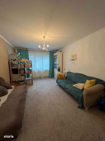 Apartament cu 3 camere, mobilat în Rovine