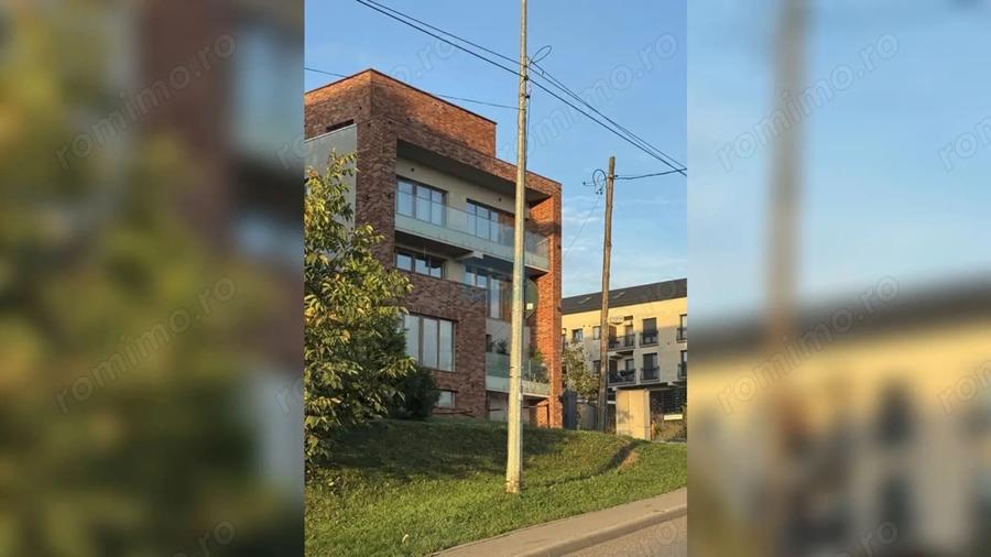 Apartament cu 3 camere semidecomandat în Borhanci
